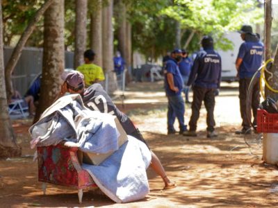 Equipes do GDF atendem 14 pessoas em situação de rua no Plano Piloto