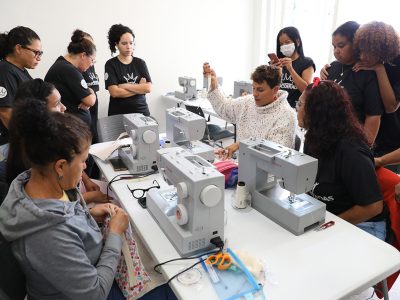 Projeto Empoderadas incentiva independência de mulheres em vulnerabilidade social por meio da costura
