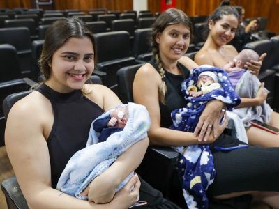 Costurando o Futuro: mães recebem roupinhas de bebê confeccionadas por reeducandos do DF