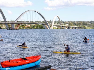 Monitoramento semanal certifica qualidade da água para banho no Lago Paranoá