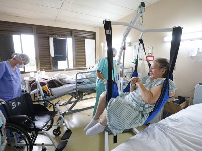 Hospitais passam a contar com guinchos para transferência de pessoas acamadas