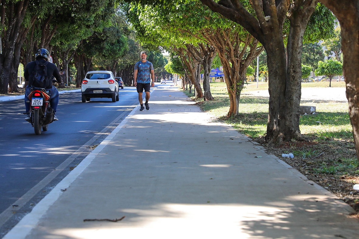 GDF entrega mais de 21 quilômetros de novas calçadas no Cruzeiro