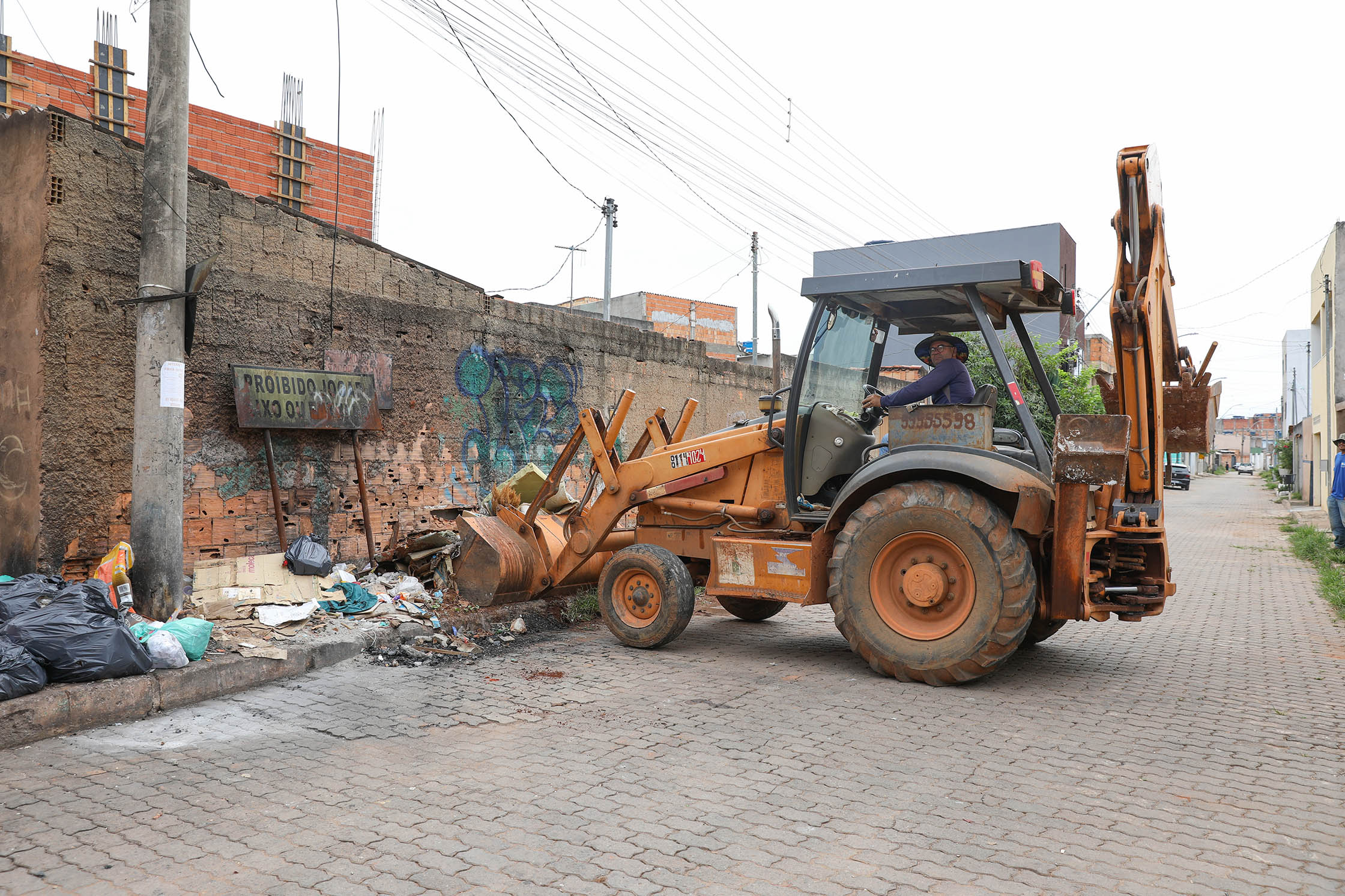 GDF remove mais de 500 toneladas de lixo no Itapoã em mutirão de limpeza