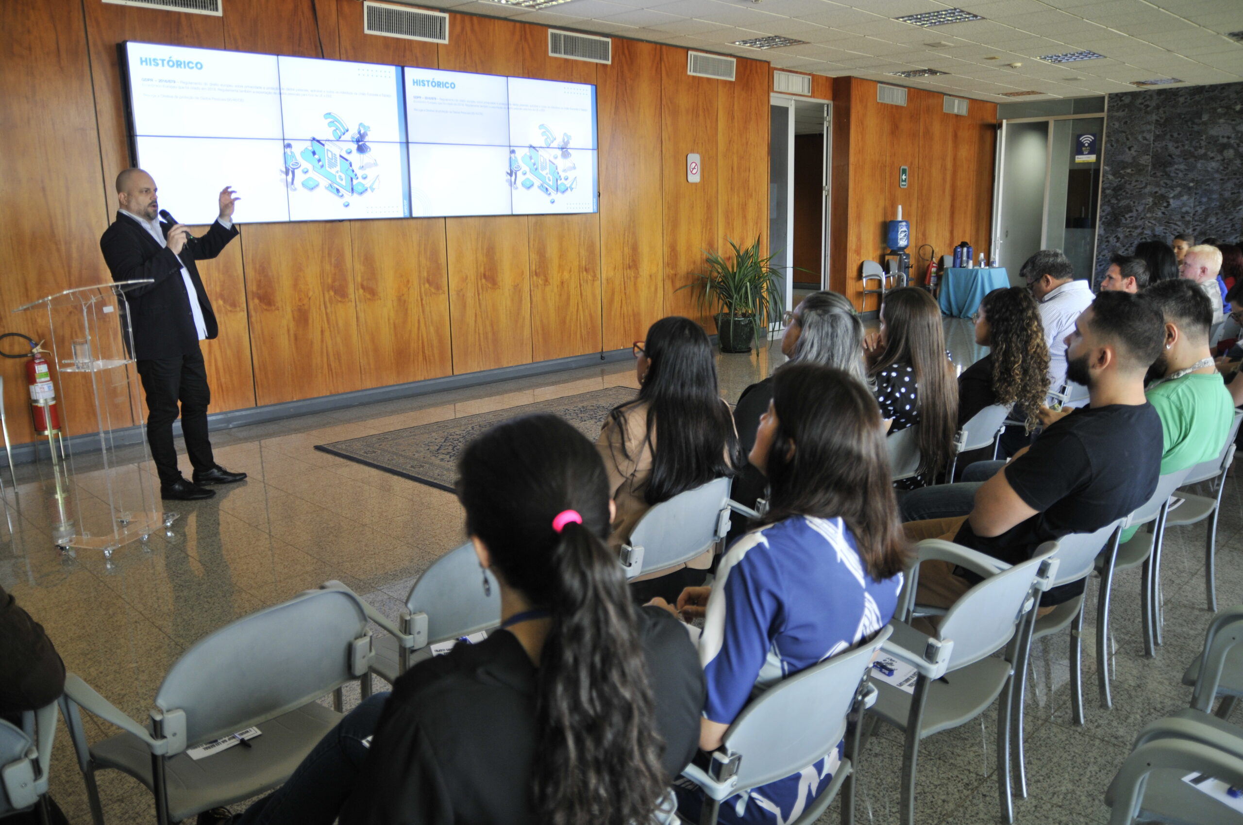 Servidores participam de workshop sobre proteção de dados