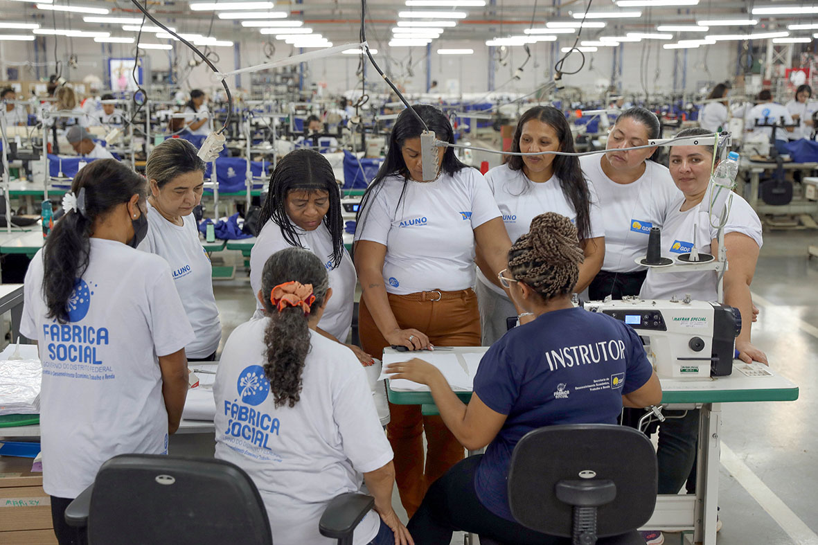 Costurando sonhos: Fábrica Social formou mais de 3,1 mil pessoas desde 2019