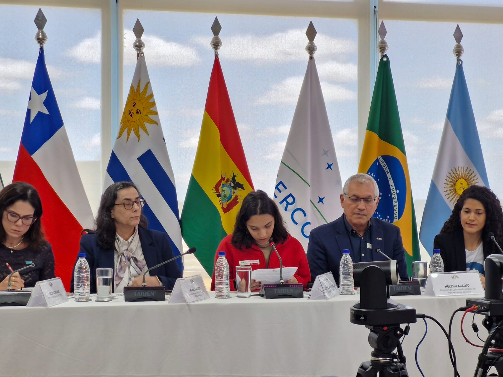 Estudante de escola pública do DF discursa para ministros da Educação do Mercosul