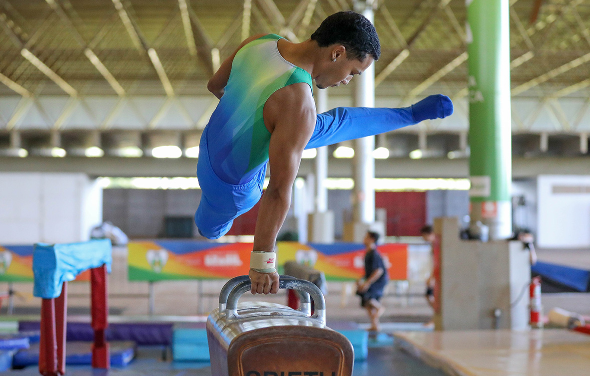 Ginastas brasilienses se preparam para participar de campeonato nacional no Nilson Nelson