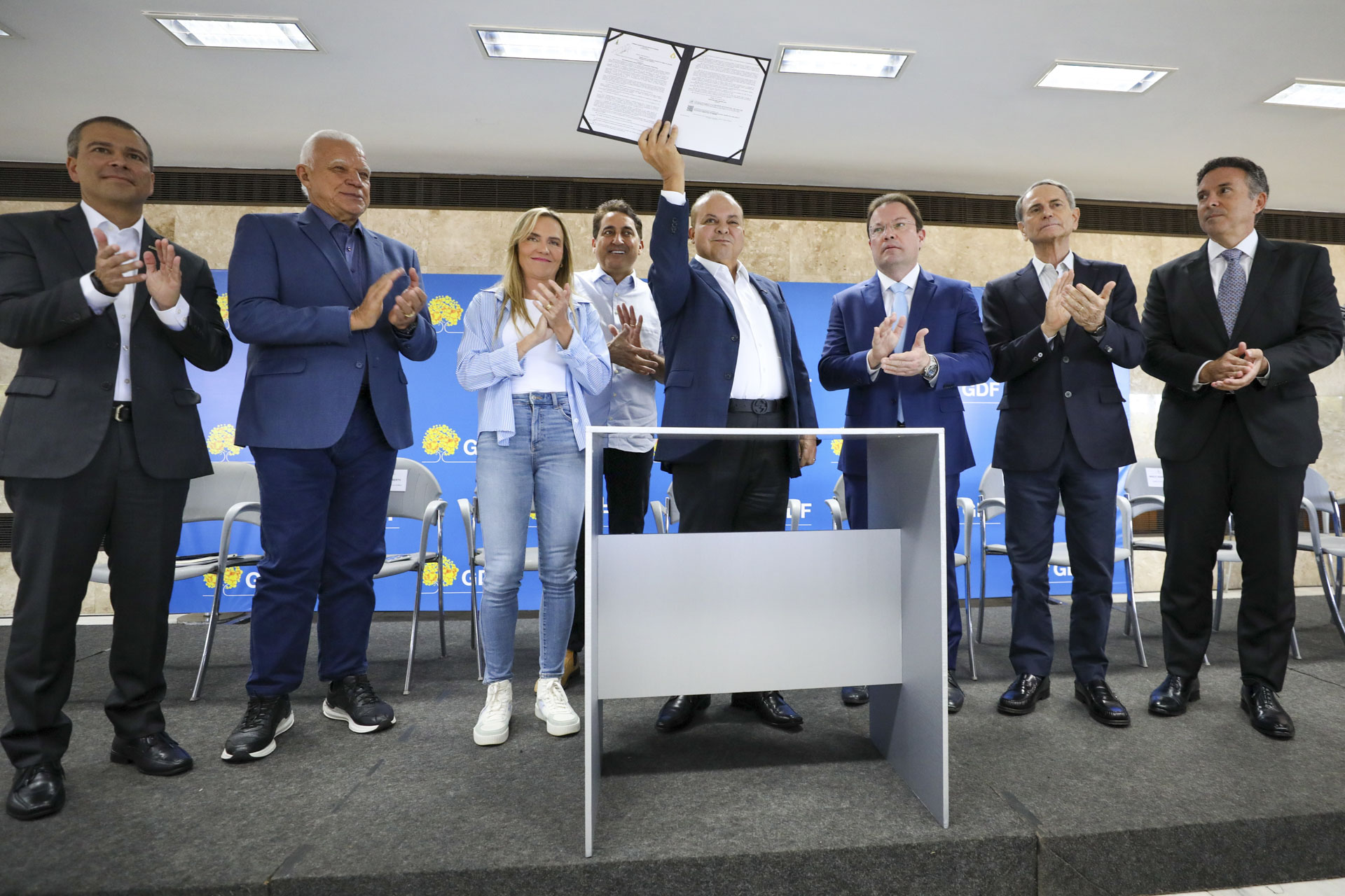 Governador Ibaneis sanciona lei que permite negociação direta de dívidas com o GDF