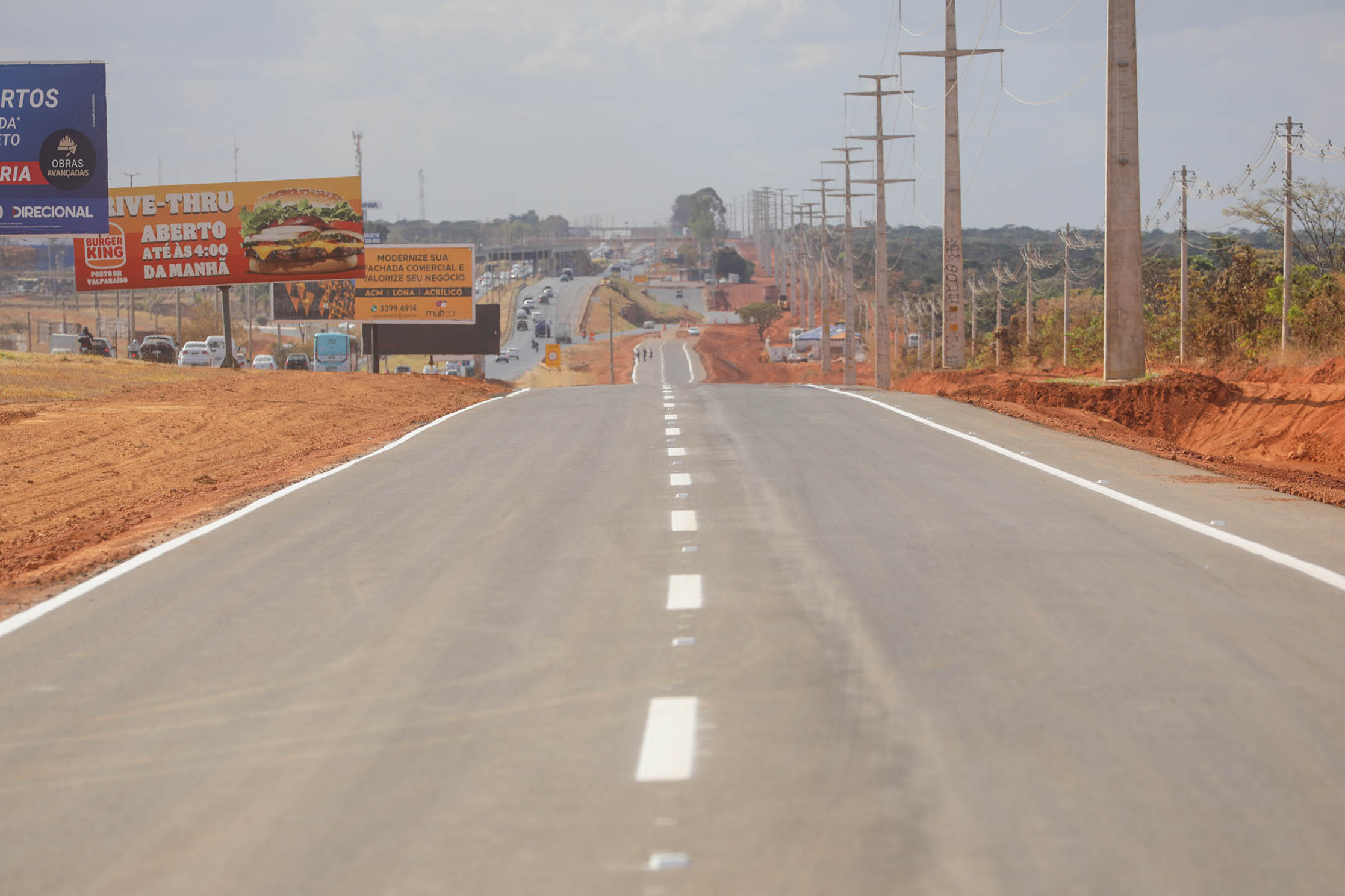 GDF finaliza pavimentação da marginal da BR-040 e inicia sinalização da via