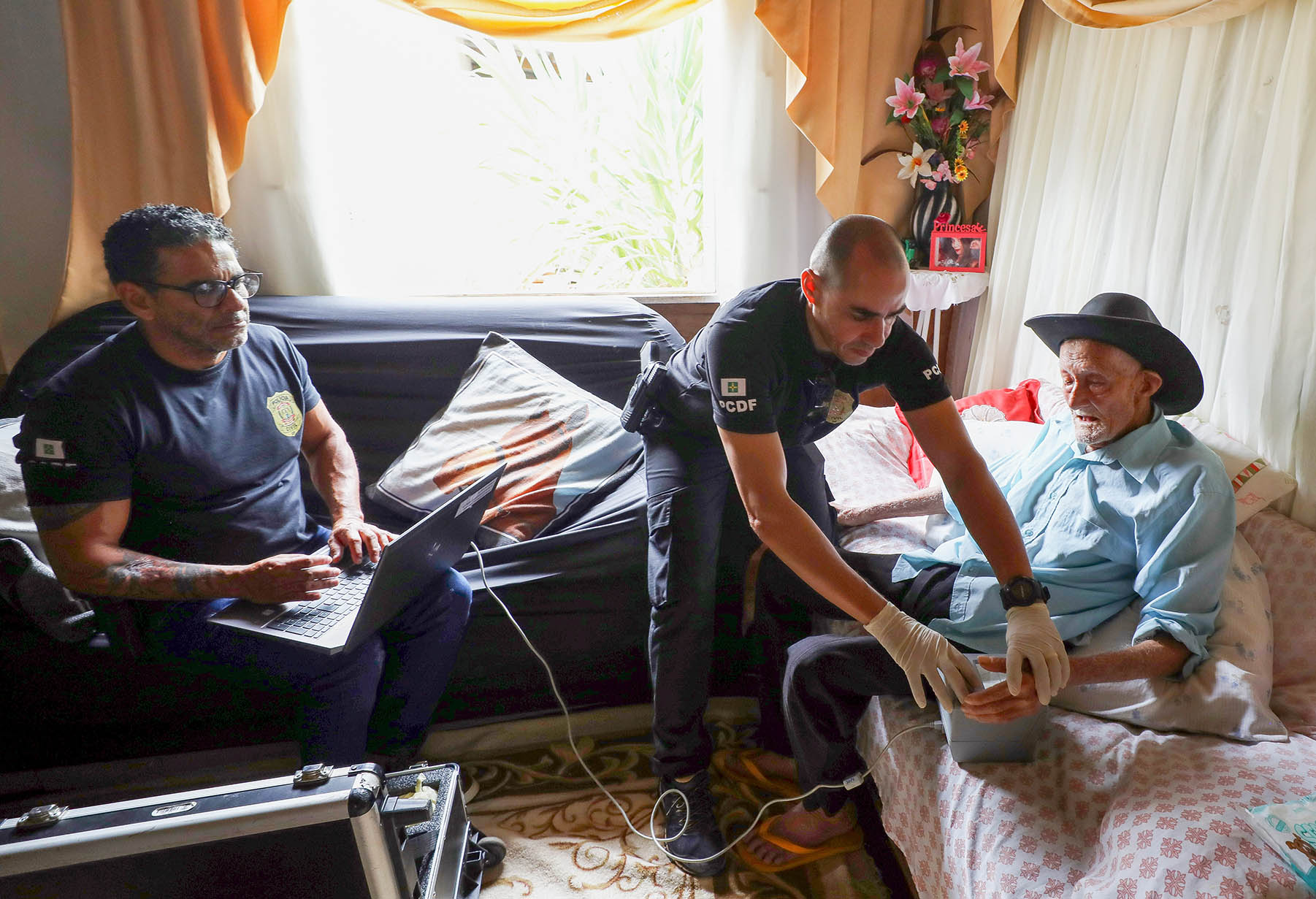 Homem com 105 anos é um dos 5 mil atendidos pelo serviço domiciliar de emissão de identidade no DF