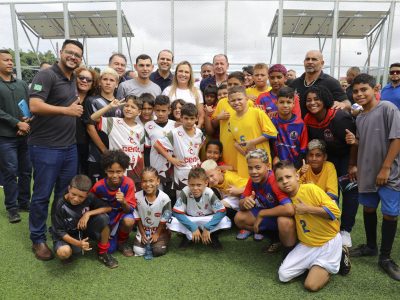 População do Recanto das Emas ganha novo campo sintético