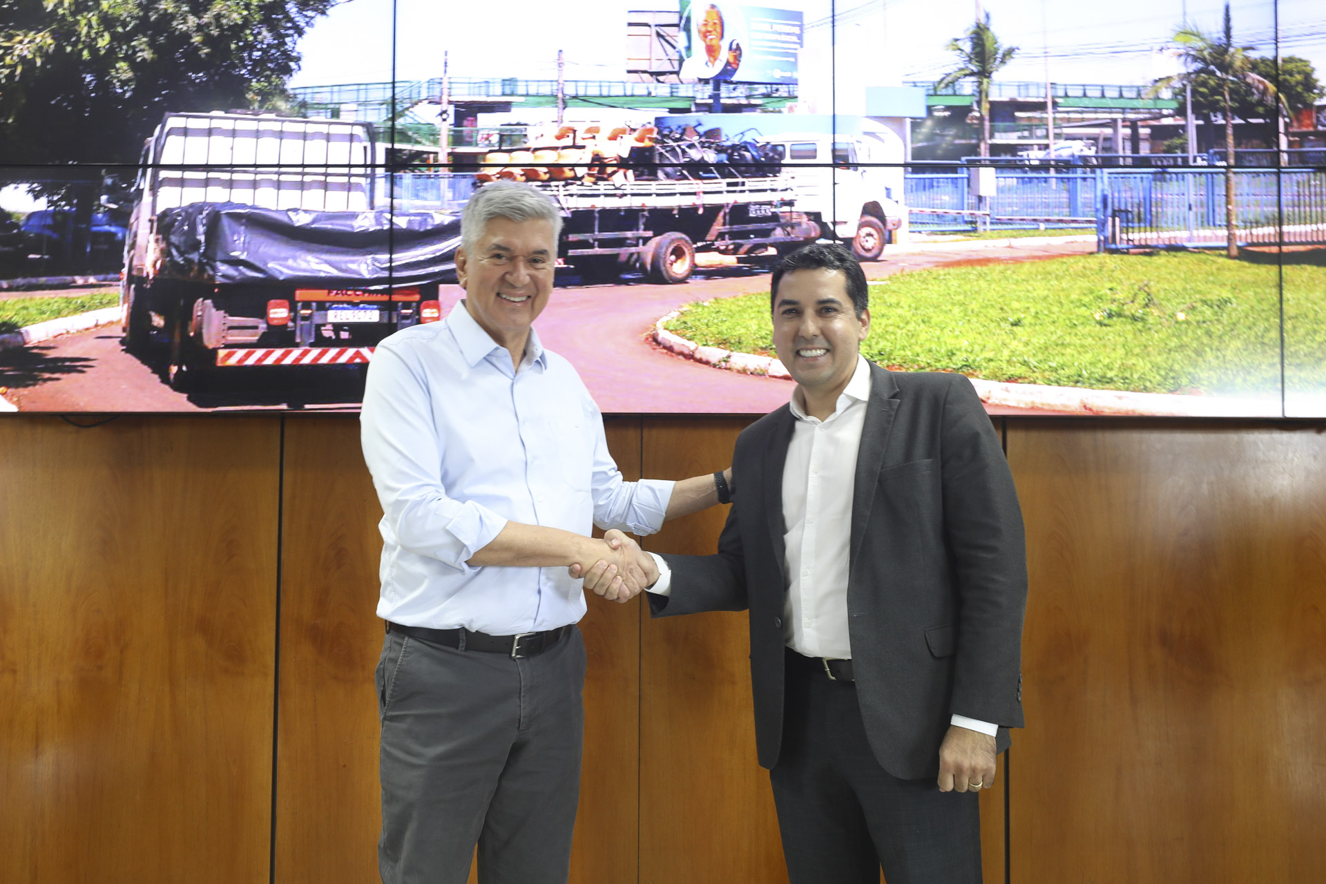 Caesb doa 200 computadores e softwares e mobiliário para o IgesDF