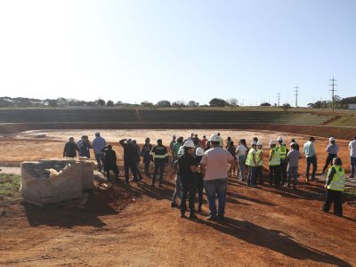 Drenar DF alcança 7,5 km de túneis escavados e recebe visita de servidores