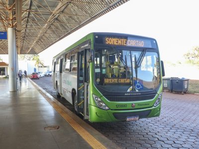 Já está valendo! Ônibus deixam de receber pagamento em dinheiro