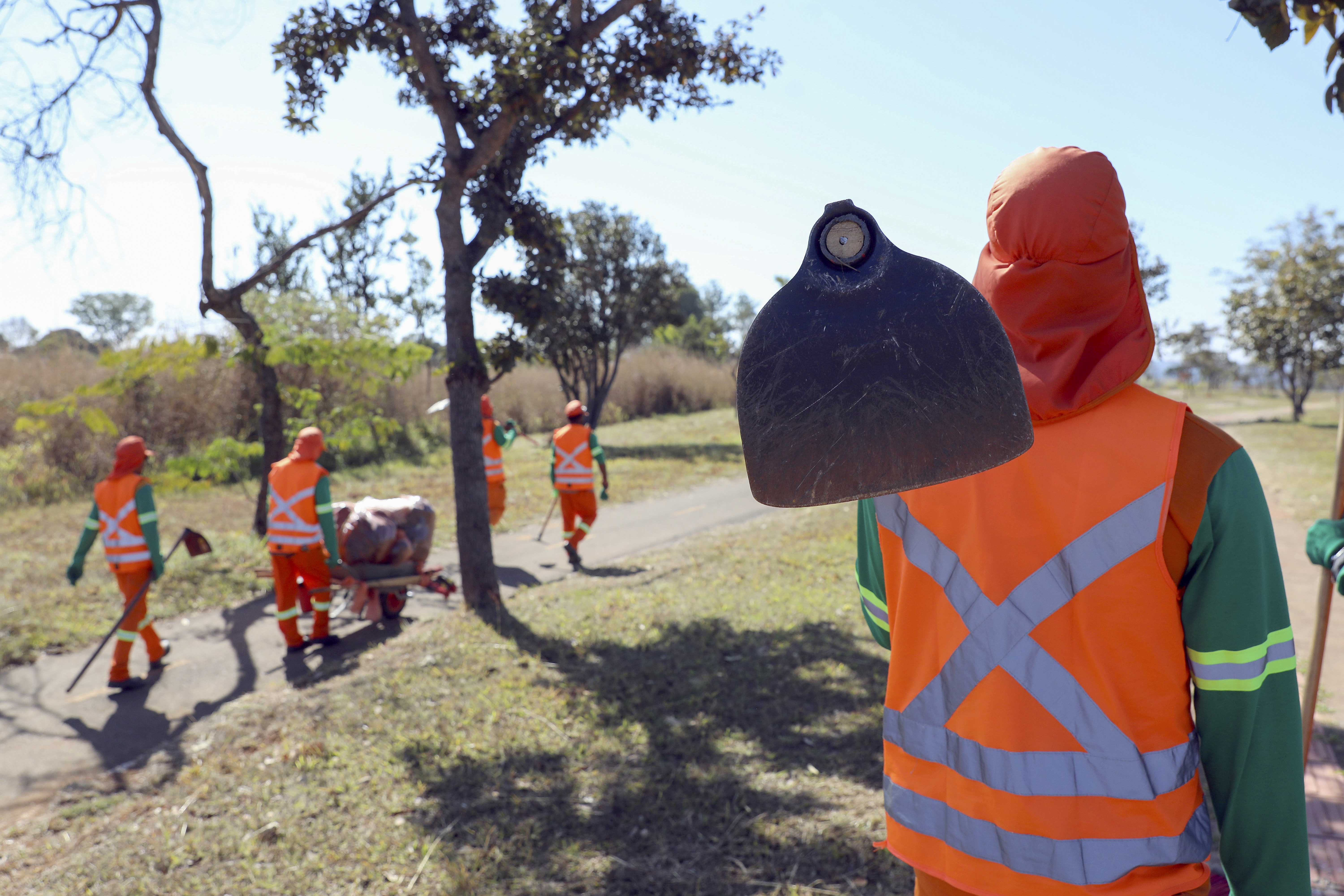 GDF faz operação de limpeza e manutenção em áreas públicas do Park Way