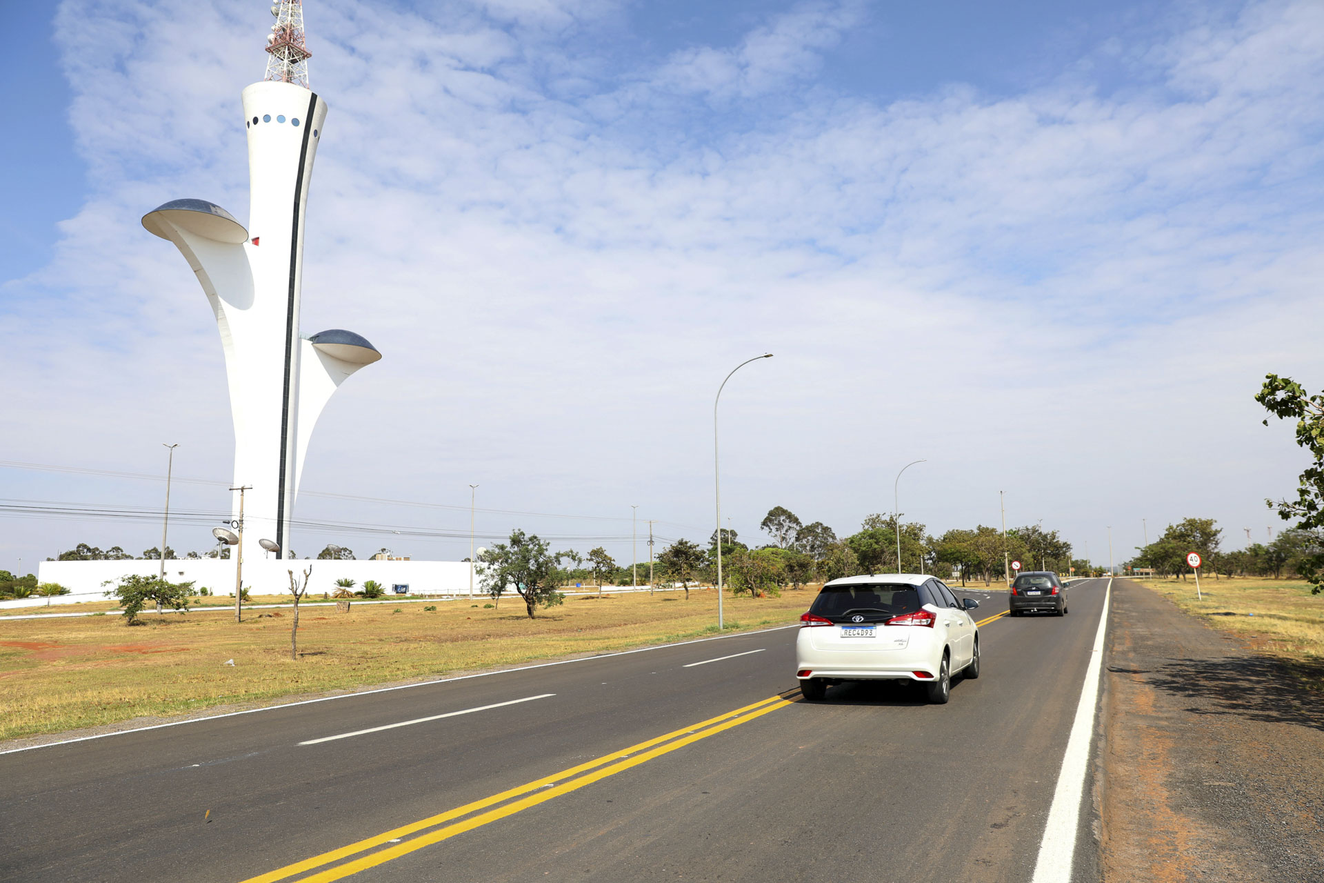 GDF conclui renovação asfáltica de trecho da DF-001 entre a Torre de TV Digital e o Itapoã Parque