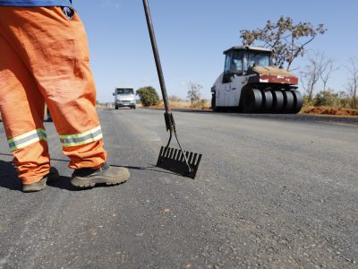 Mais de 8 quilômetros da DF-220, em Brazlândia, já foram pavimentados