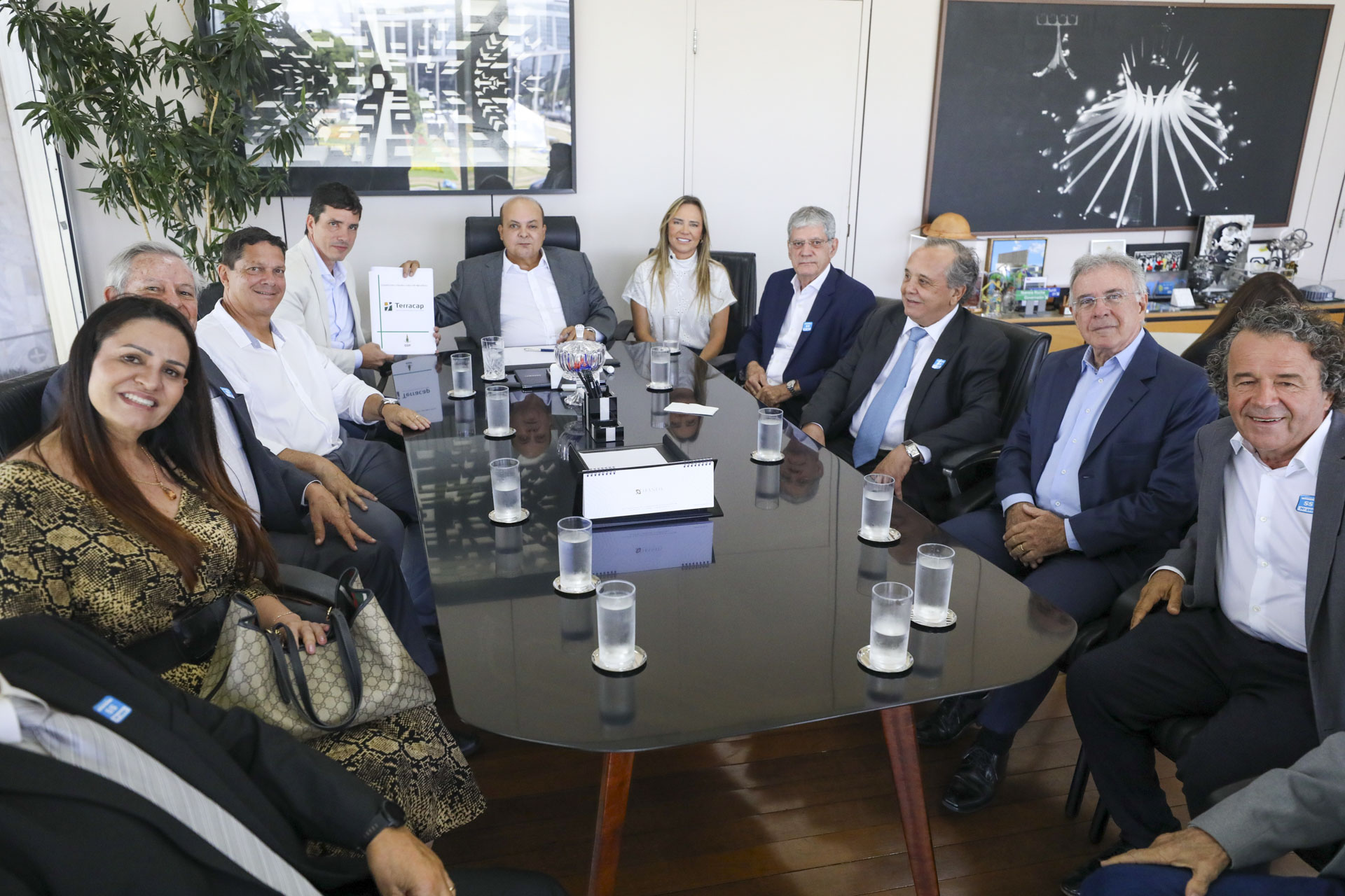 GDF entrega escritura definitiva de centro de formação no SIA e reforça apoio à qualificação profissional