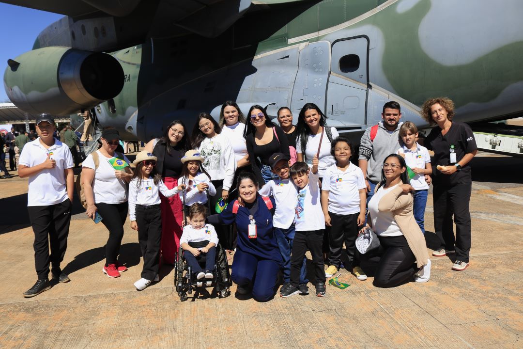 Pacientes do HCB participam de evento cívico-militar na Base Aérea de Brasília
