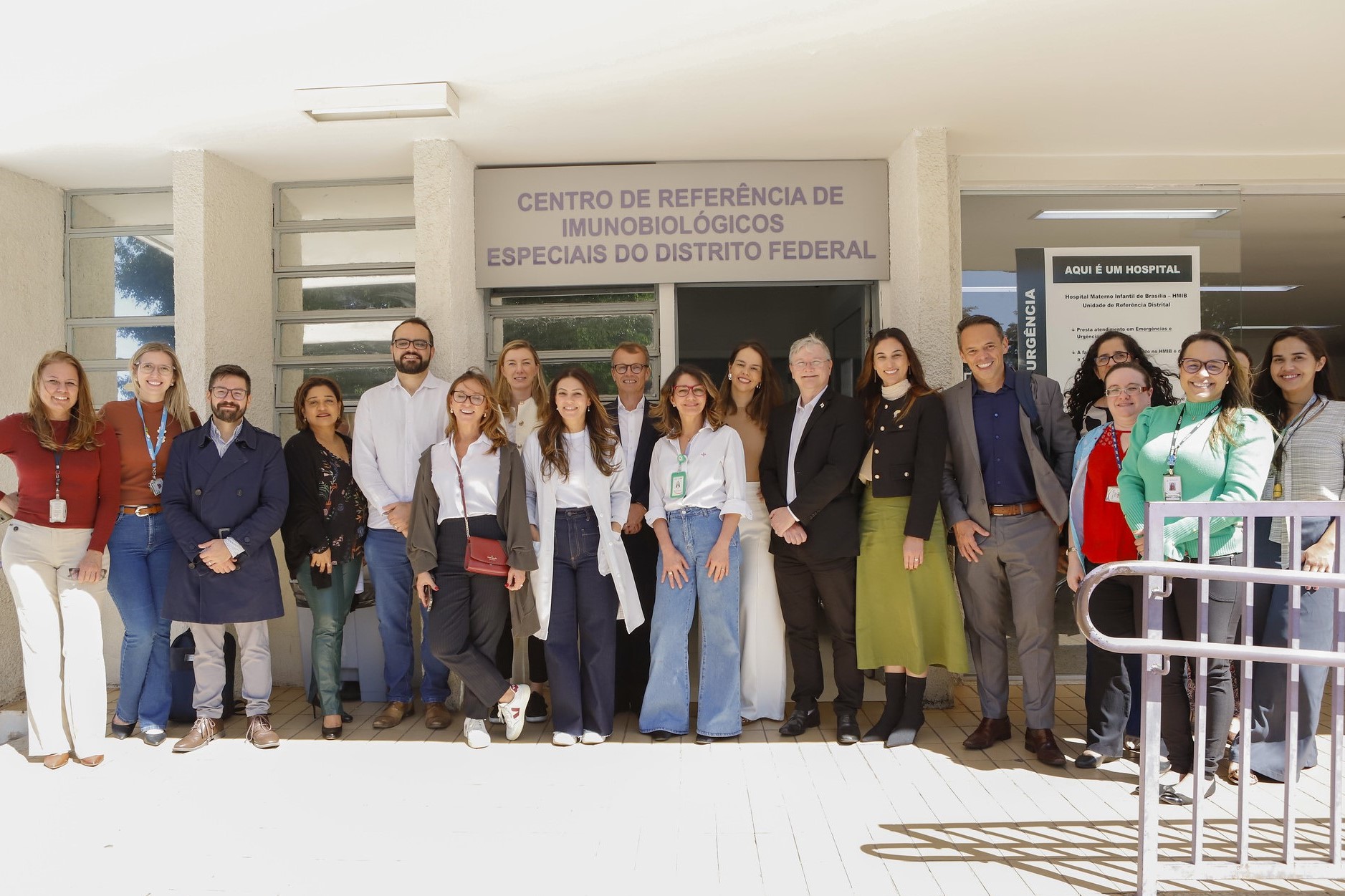 Comitiva internacional conhece trabalho do GDF na aplicação de medicamentos em bebês