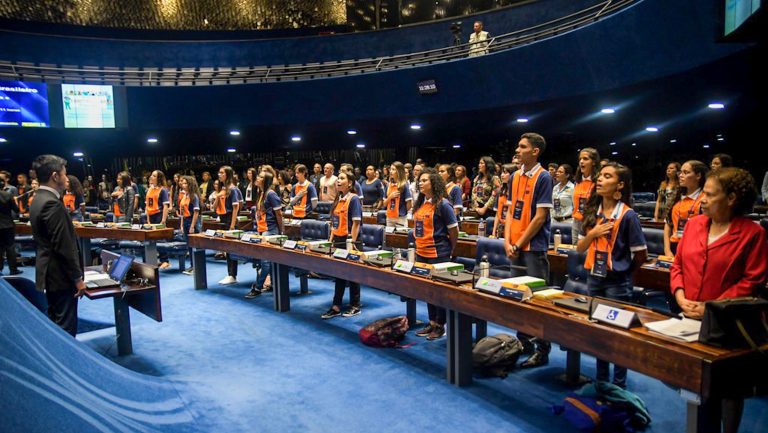 Estudantes do DF recebem prêmio no programa Jovem Senador 2023