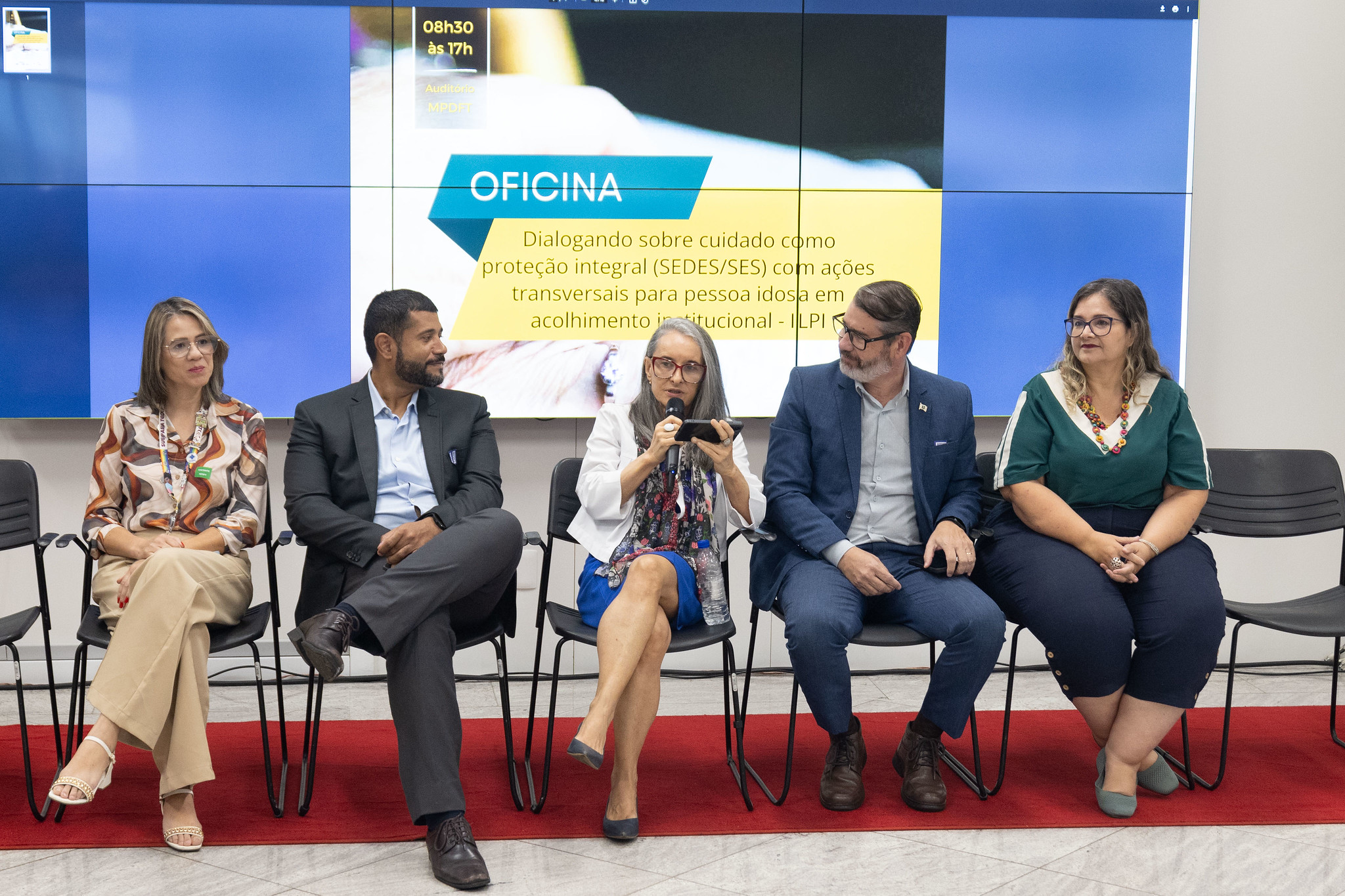 Profissionais da saúde e da assistência social debatem estratégias para idosos em acolhimento