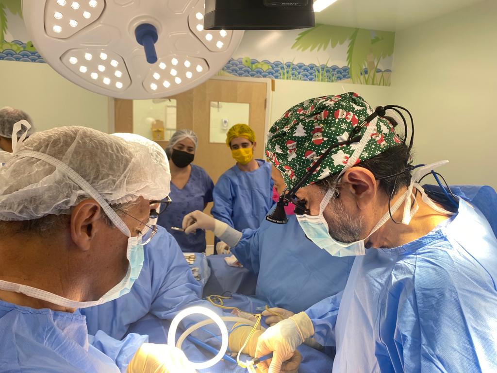 Excelência médica viabiliza tratamento de criança que nasceu com 4 rins