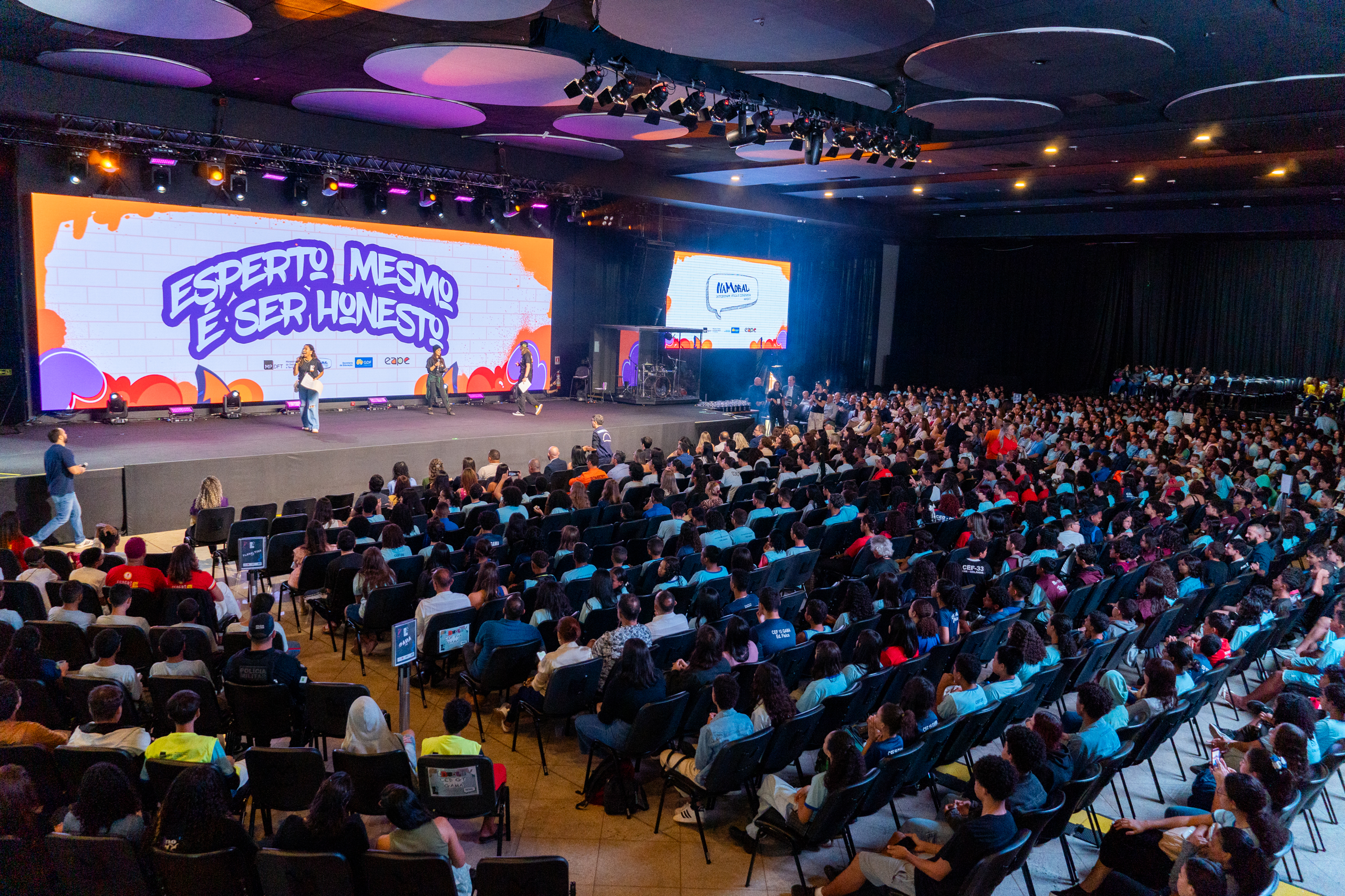 Estudantes votam nos cartazes finalistas do Festival NaMoral de Curtas