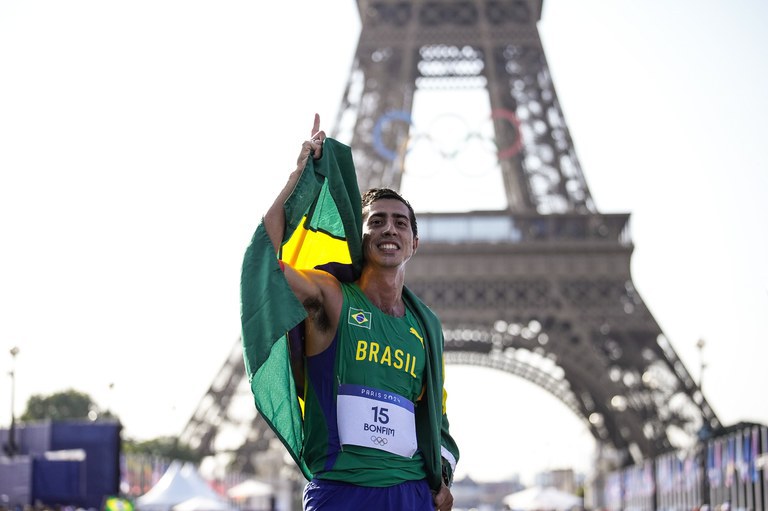 Vídeo: Prata em Paris, Caio Bonfim agradece a torcida dos brasilienses
