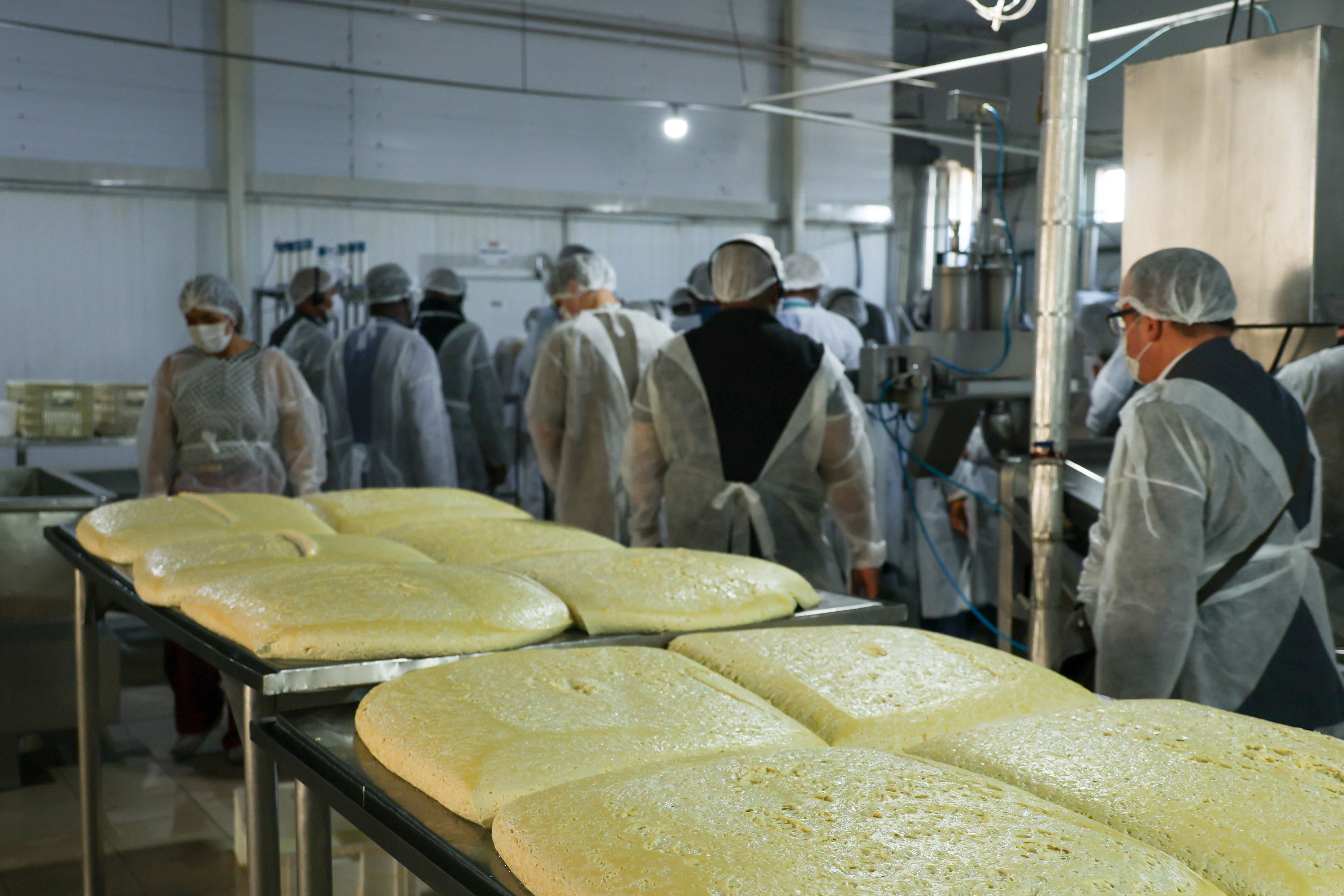 Comitivas africanas conhecem modelo de alimentação escolar da rede pública do DF