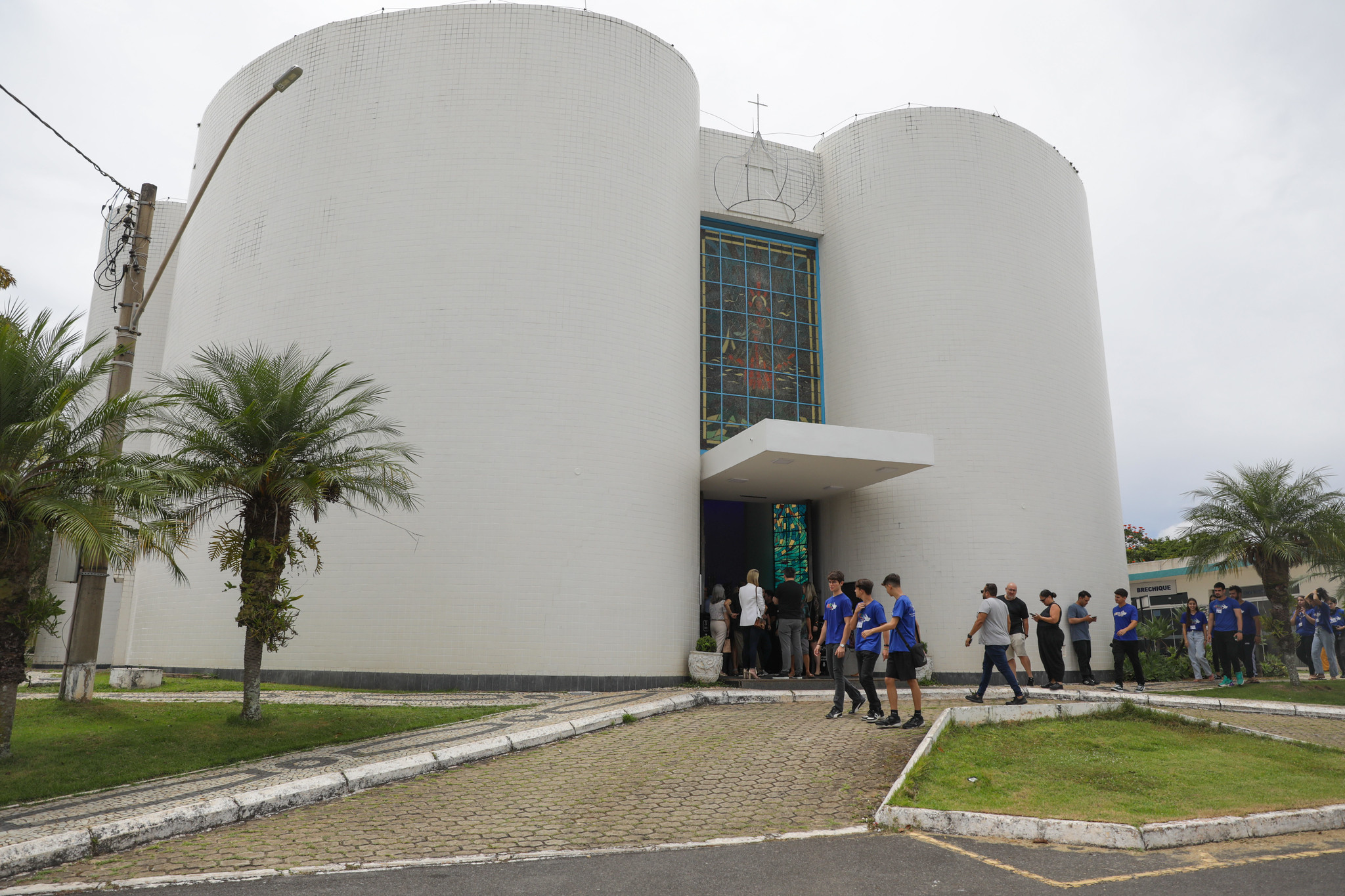 Governador sanciona lei que autoriza igrejas a usarem moeda social na regularização de terrenos