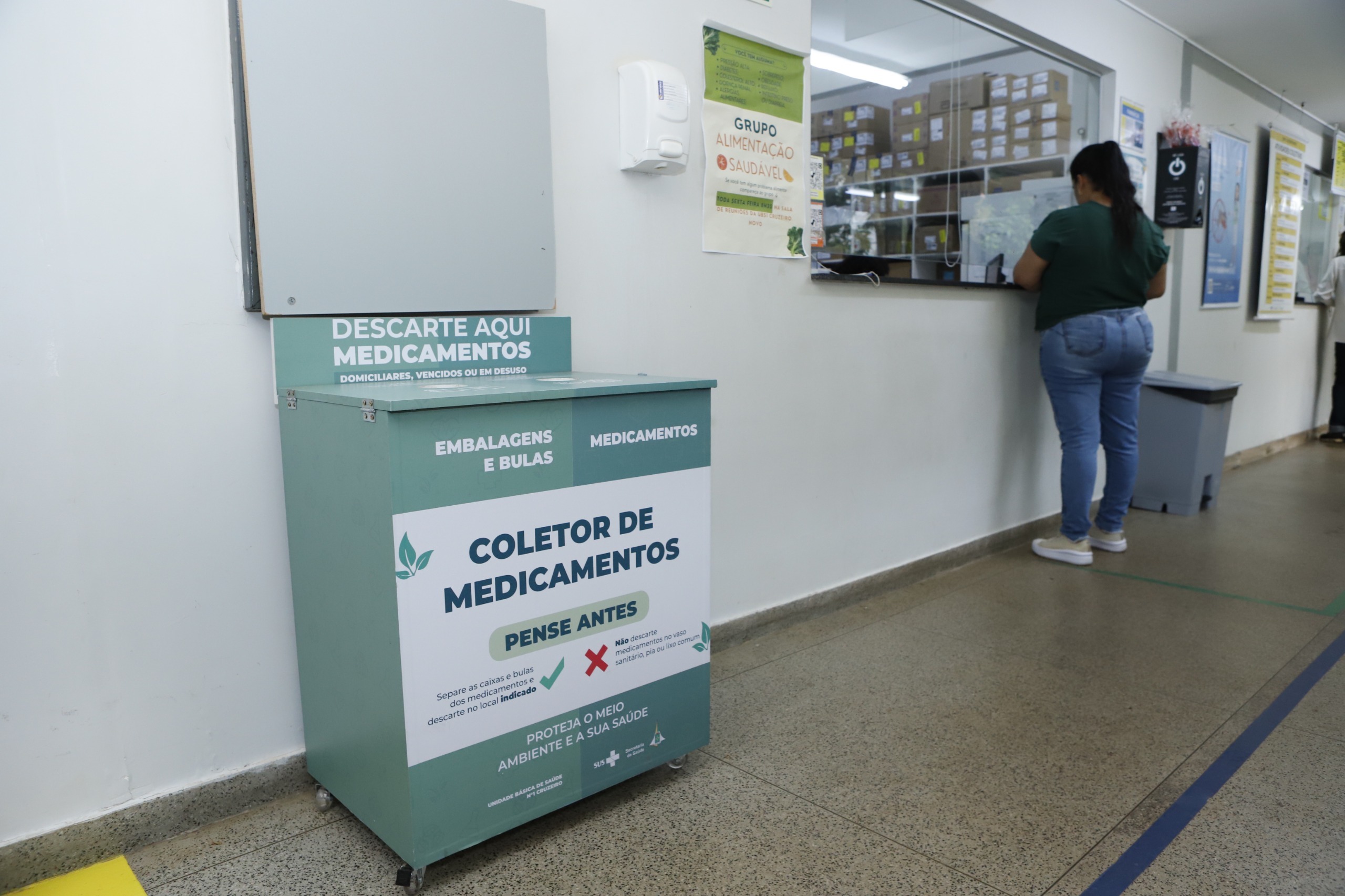 Descarte incorreto de materiais perfurocortantes oferece perigo para garis; saiba como proceder