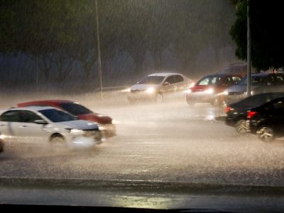 Com a proximidade do período chuvoso, motoristas devem redobrar os cuidados ao dirigir