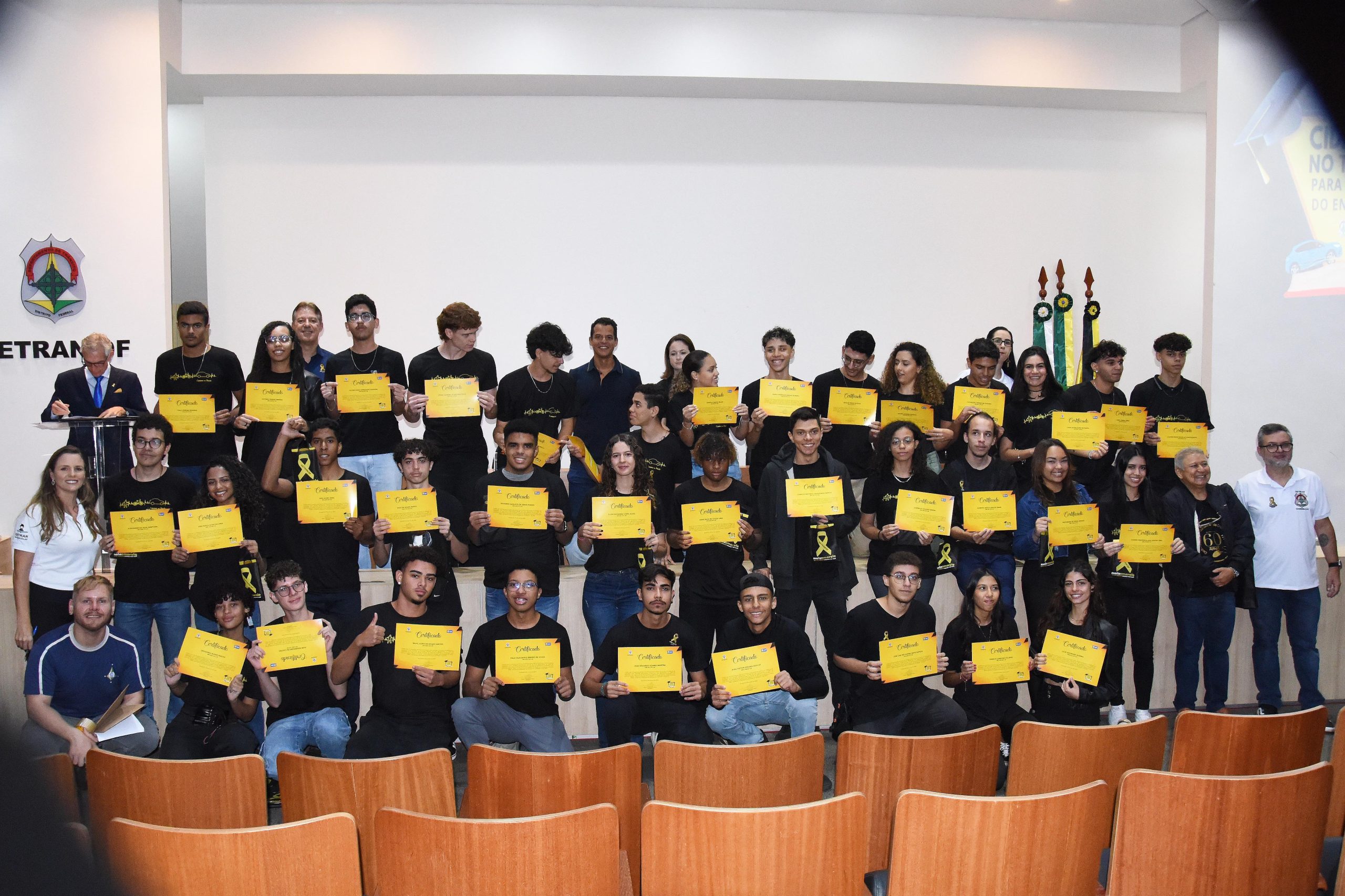 Estudantes são certificados por curso de cidadania no trânsito