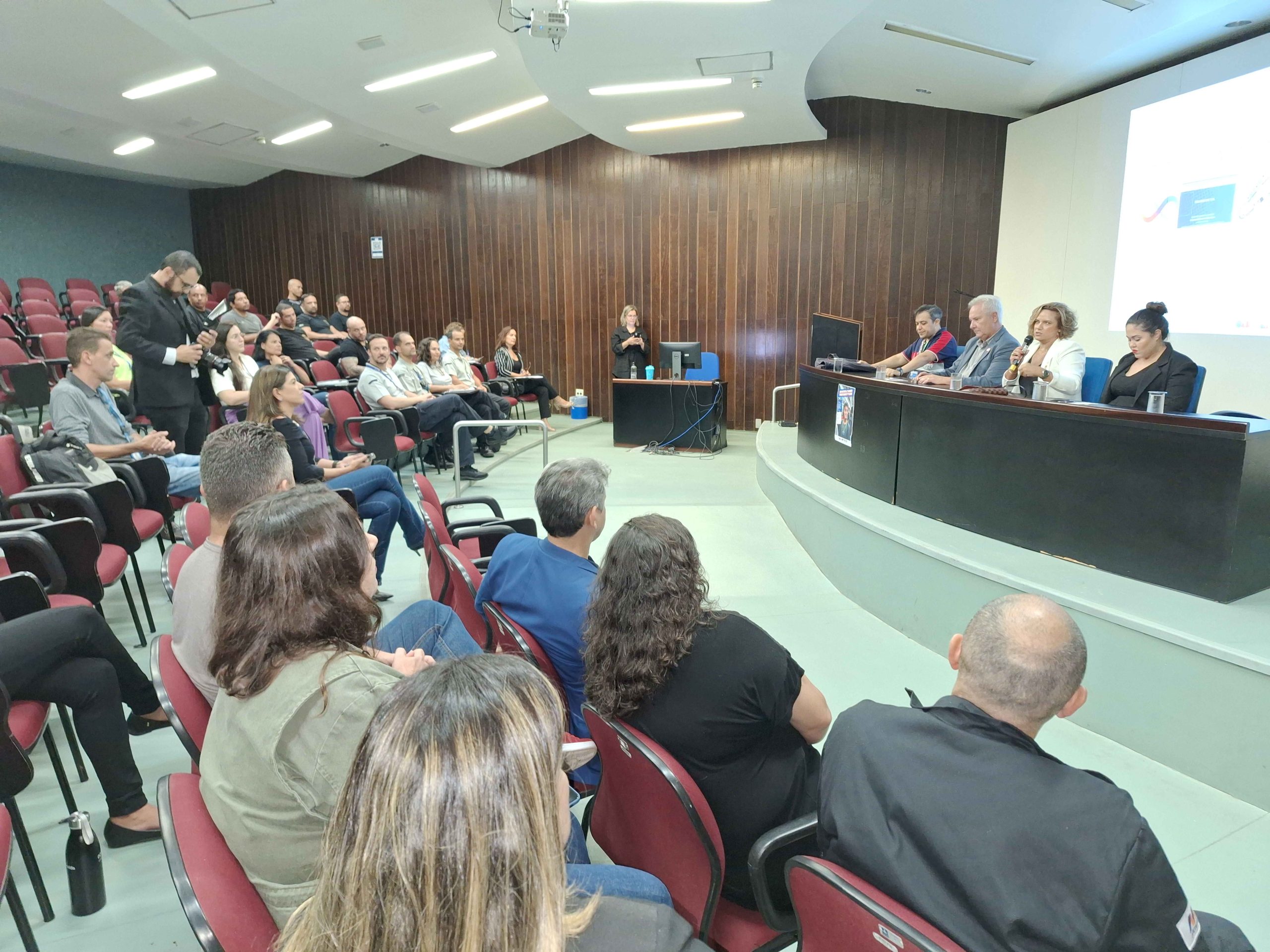 Metroviários são capacitados para atender pessoas com autismo