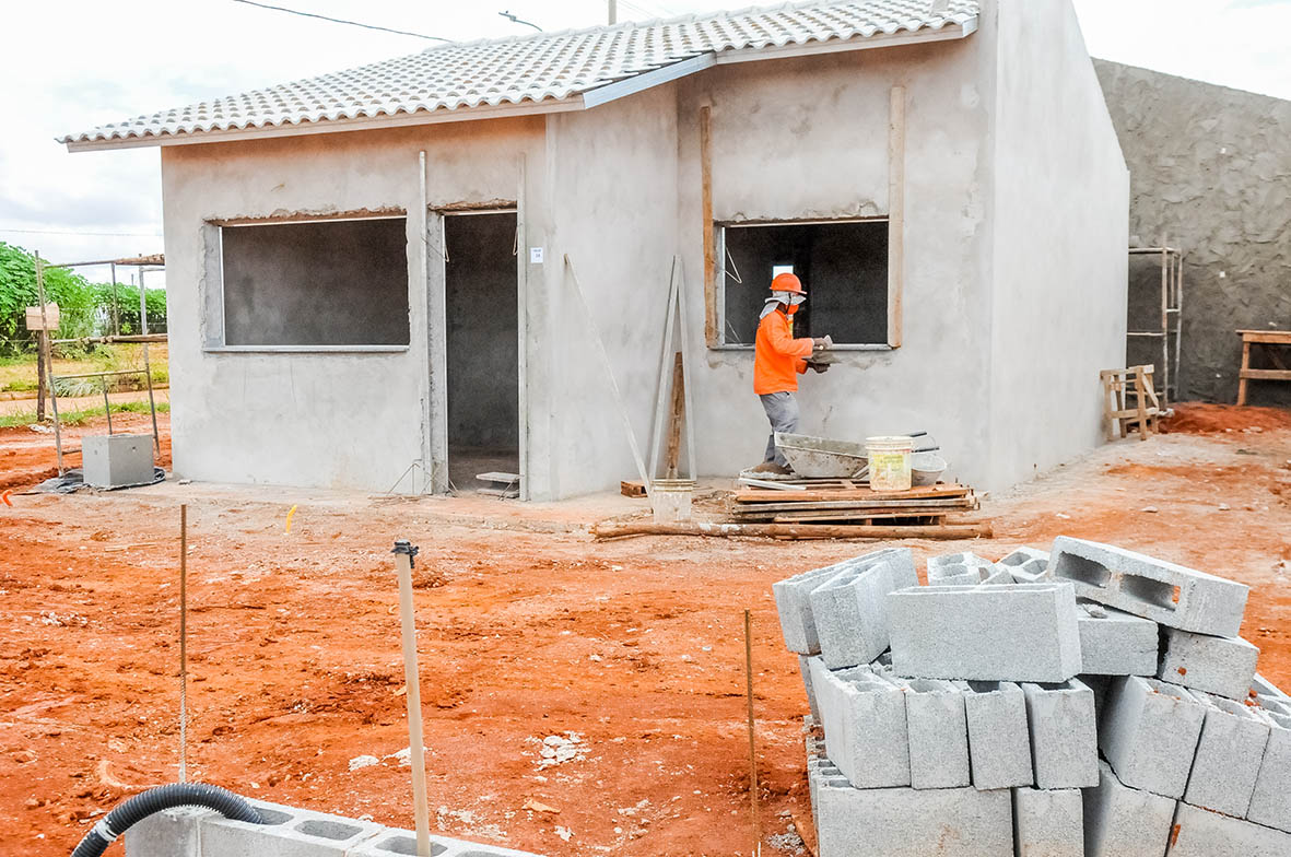 Programa concederá até R$ 15 mil a desabrigados para compra de material de construção