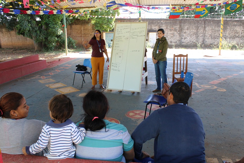 Oficina orienta famílias venezuelanas sobre benefícios sociais