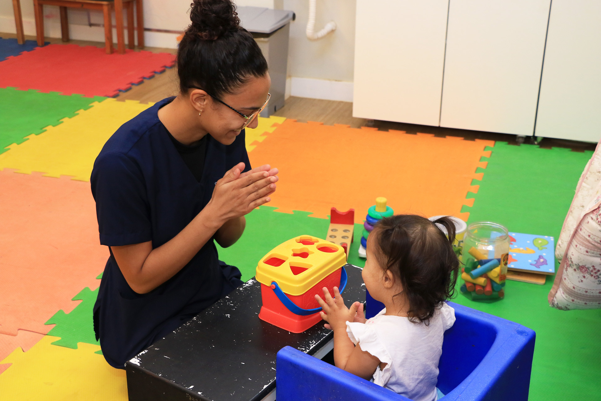 Assistência especializada para pessoas com Síndrome de Down no DF abrange todas as idades