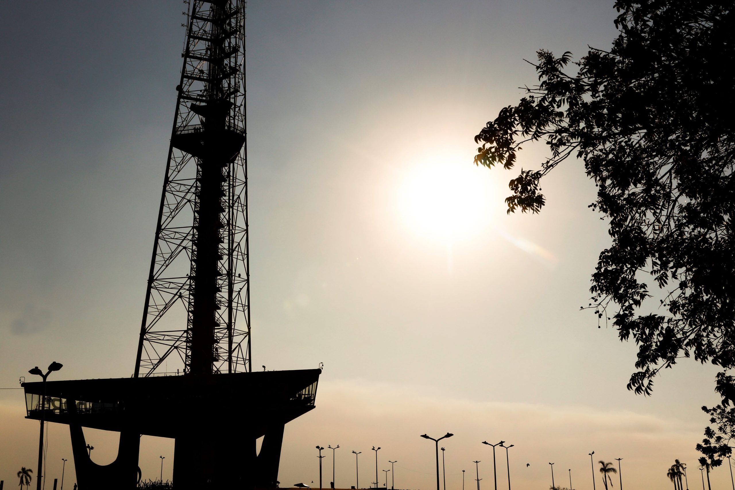 Seca histórica no DF acende alerta para riscos à saúde no Dia do Cerrado