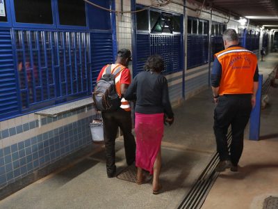Operação de acolhimento a pessoas em situação de rua atua em 16 pontos do DF