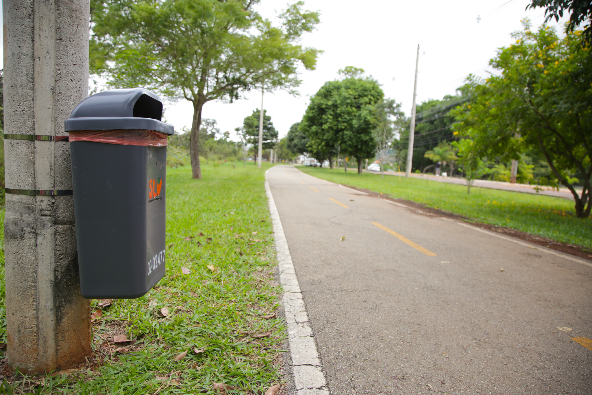 GDF já instalou mais de 26 mil lixeiras desde 2020; vandalismo compromete parte do serviço