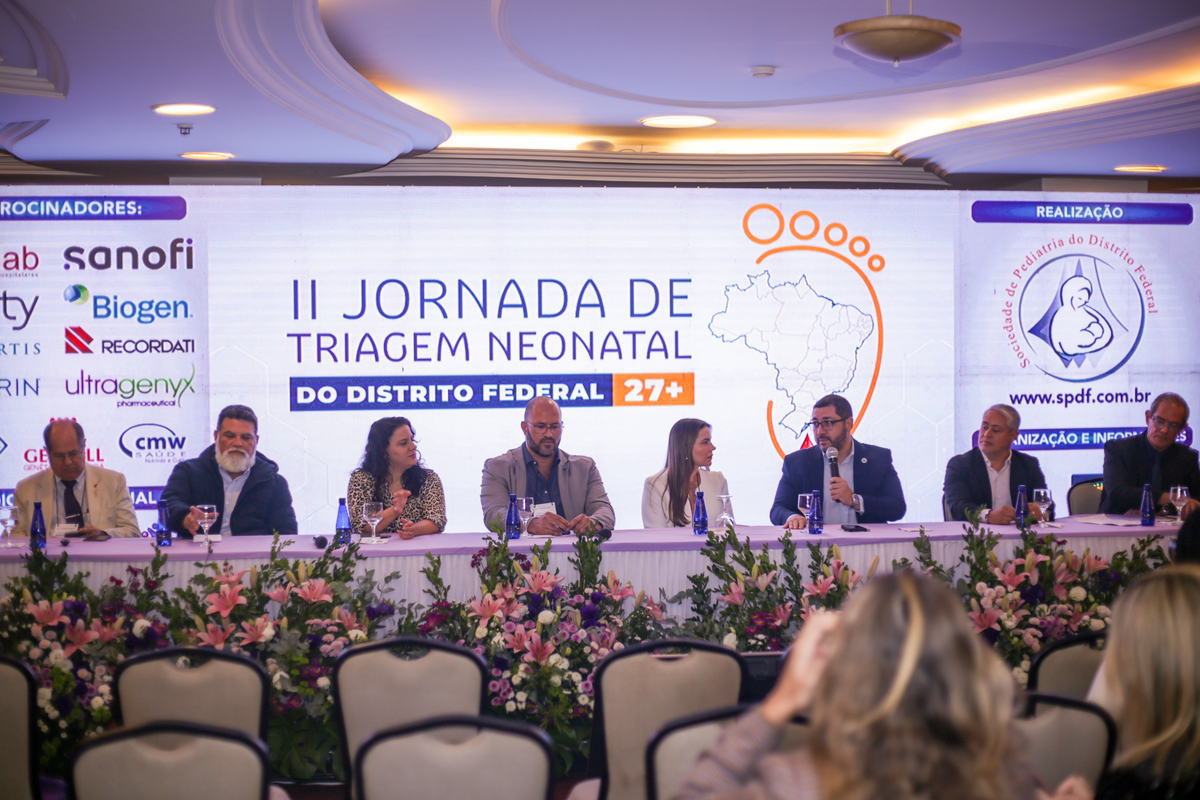 Profissionais de saúde avaliam evolução de triagem neonatal na rede pública do DF