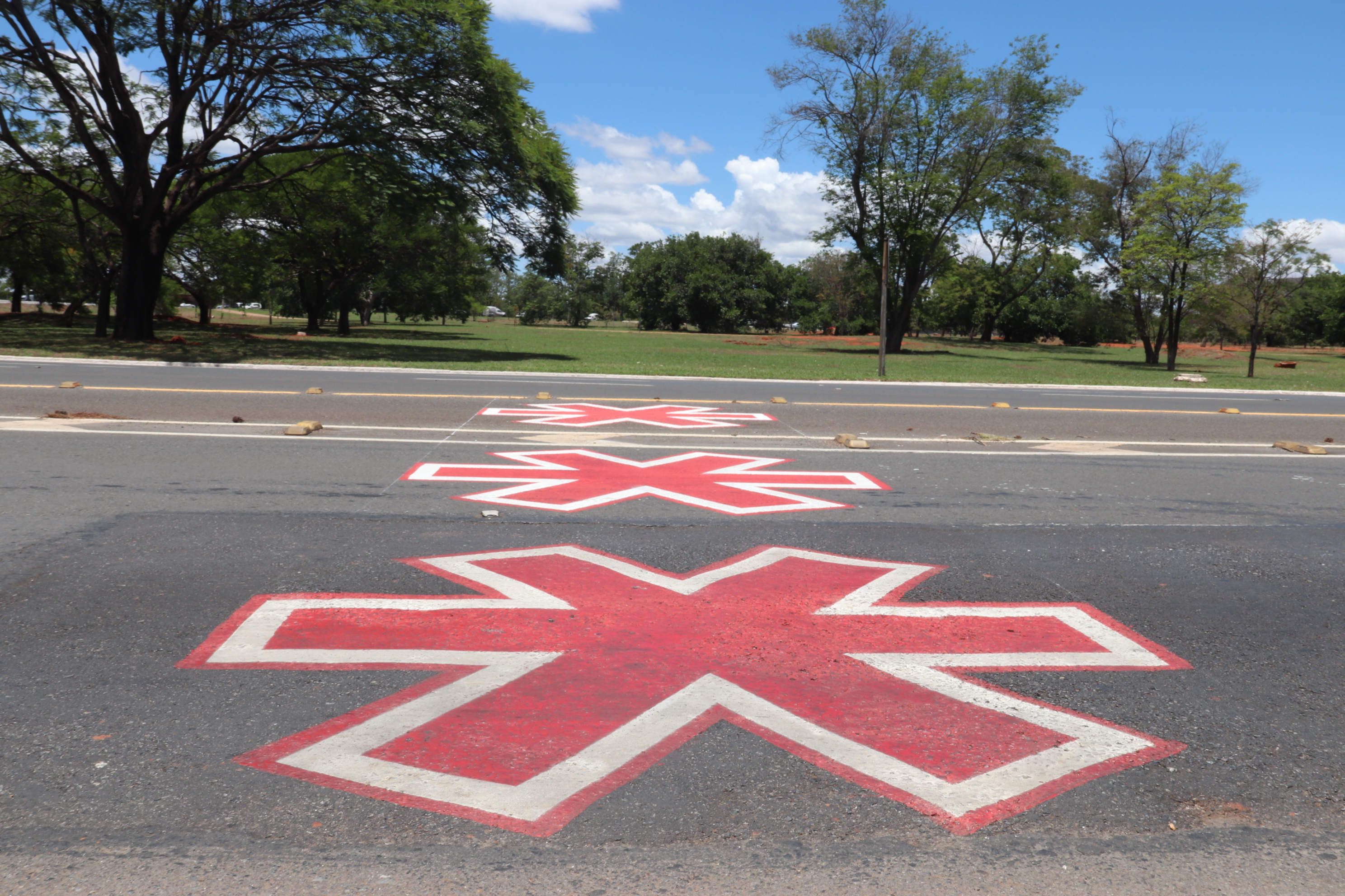 Sinalização de trânsito inédita homenageia o Corpo de Bombeiros do Distrito Federal