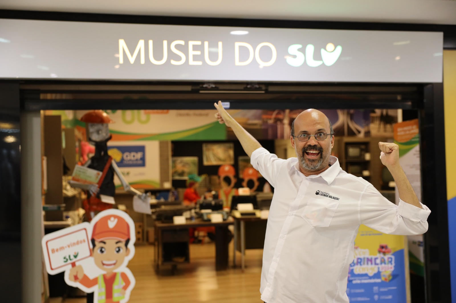 Mais de 70 pessoas com deficiência trabalham na limpeza urbana do DF