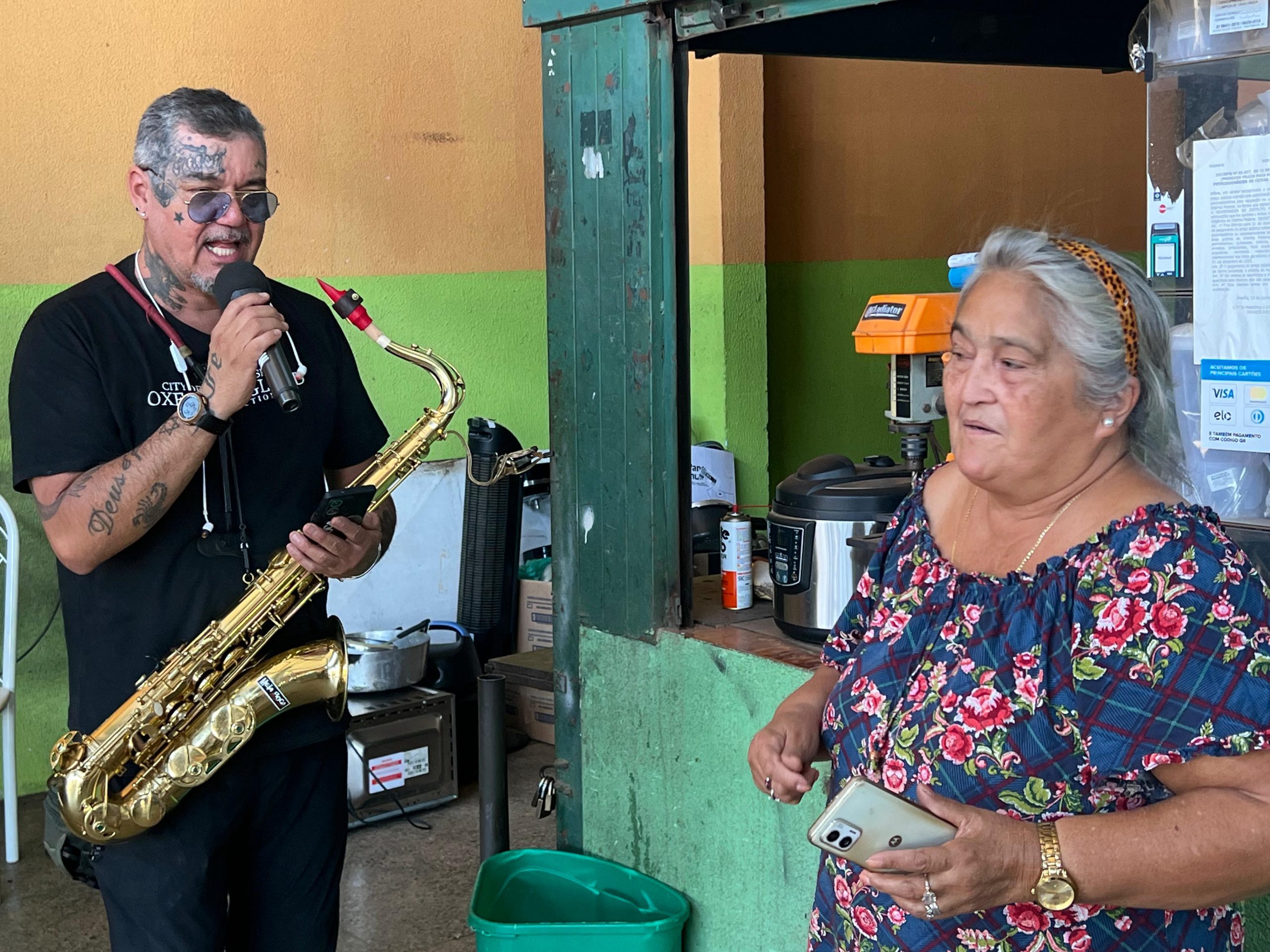 No Dia Internacional do Idoso, feirantes do Cruzeiro são homenageados com serenata