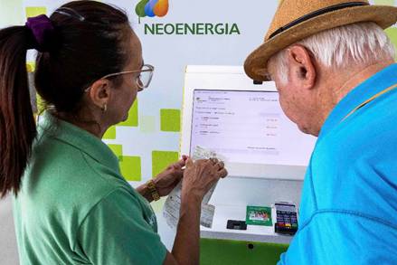 Atendimento itinerante de concessionária de energia leva serviços a 14 RAs
