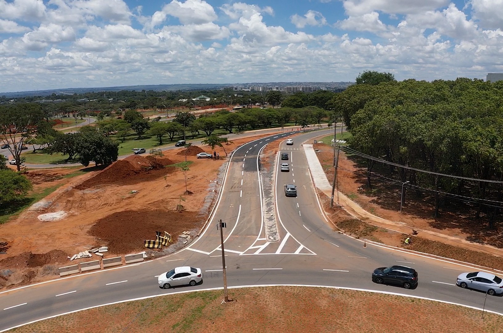 Nova rotatória entre Octogonal e Sudoeste tem todas as alças liberadas