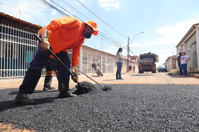 Equipes atuam para tapar buracos nos fins de semana e em horários alternativos