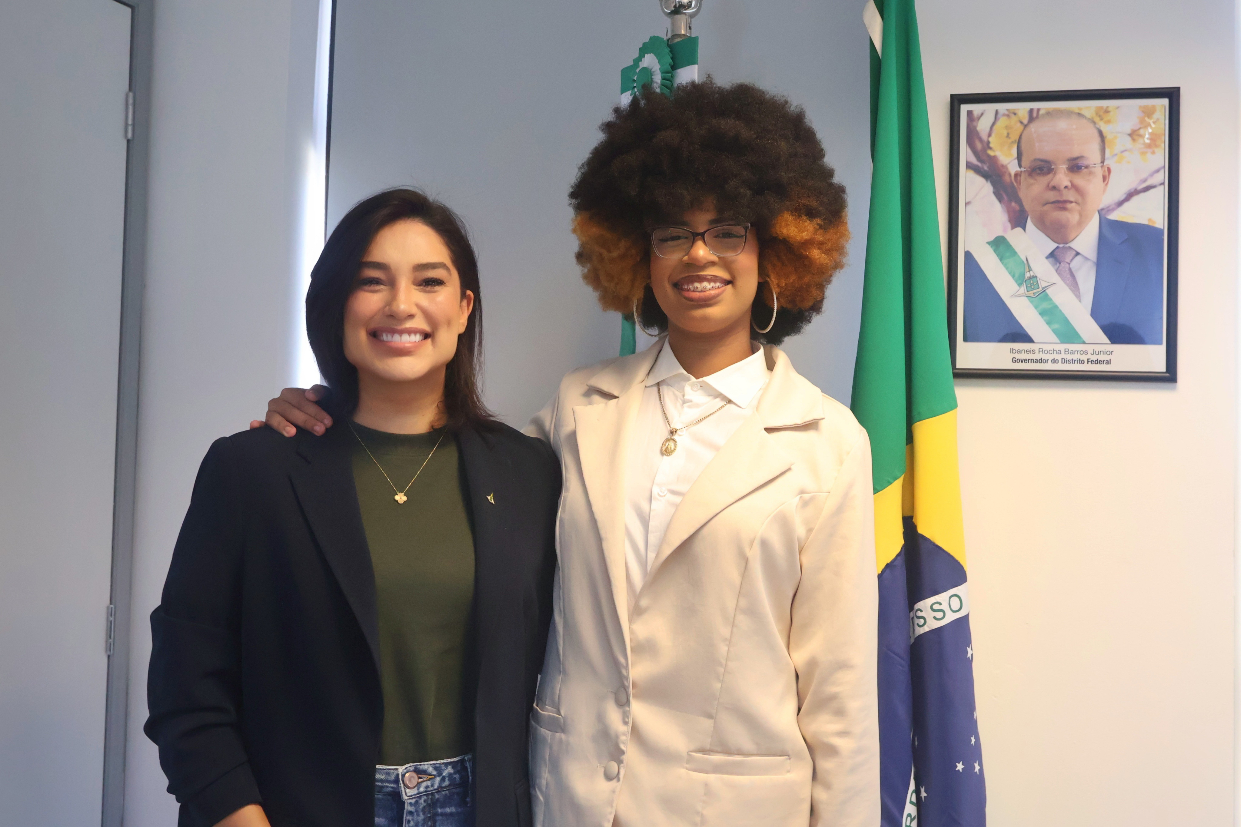 Programa Meninas em Ação promove dia de secretária de Atendimento à Comunidade para estudante da rede pública
