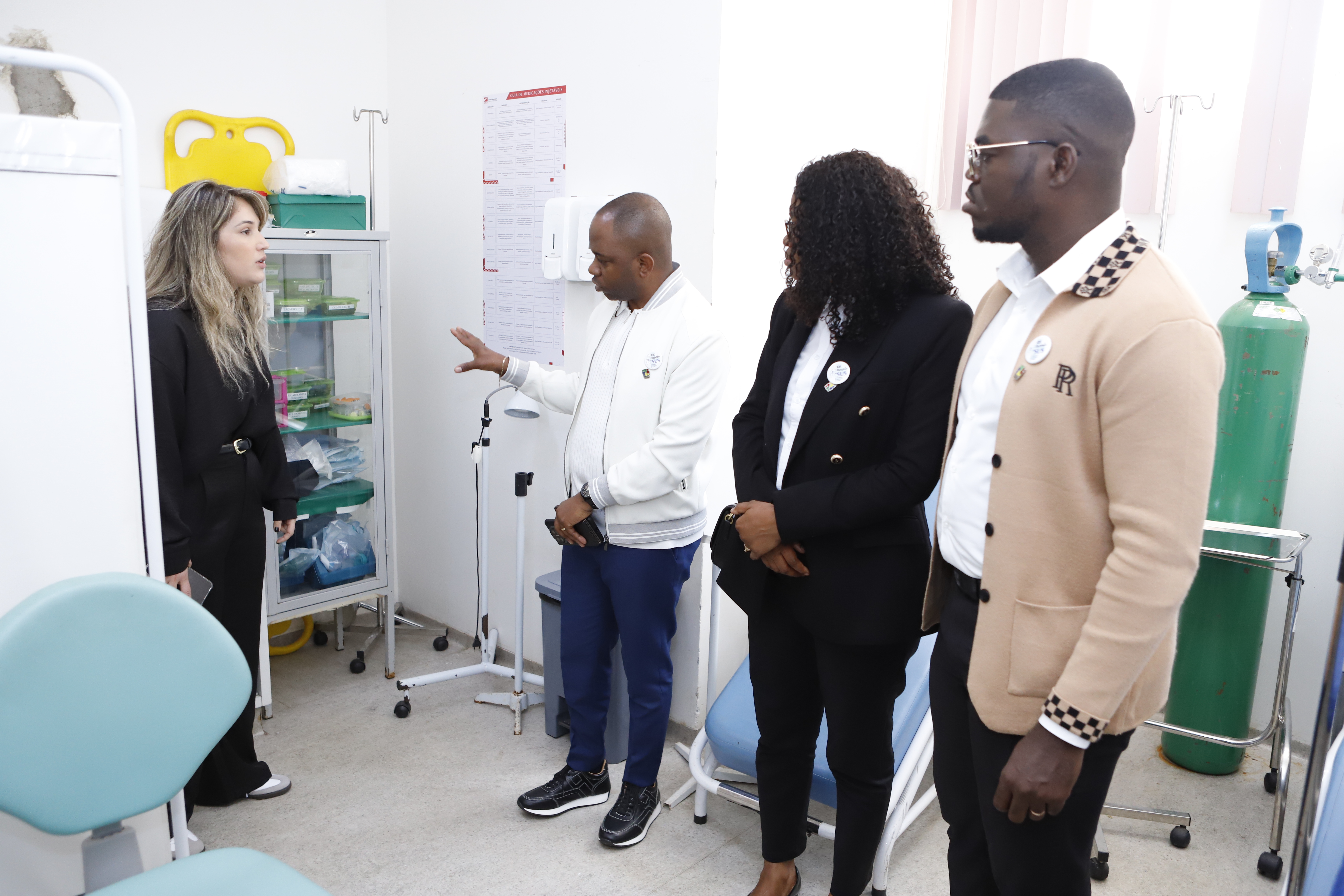 Comitiva de Angola faz visita técnica a unidades da rede pública de saúde do DF